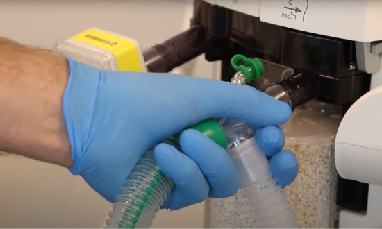 DuoFlow bi-lumen breathing system pre-use leak test