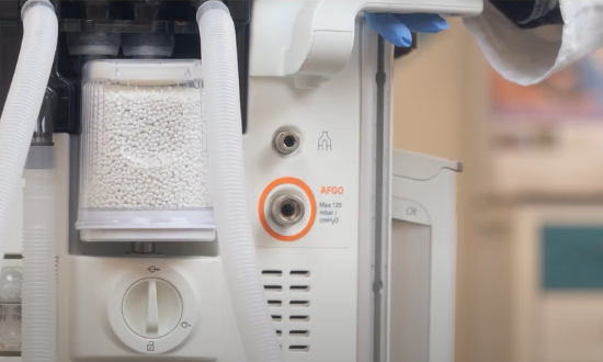 Fitting the AbCan™ pre-filled disposable CO2 absorber